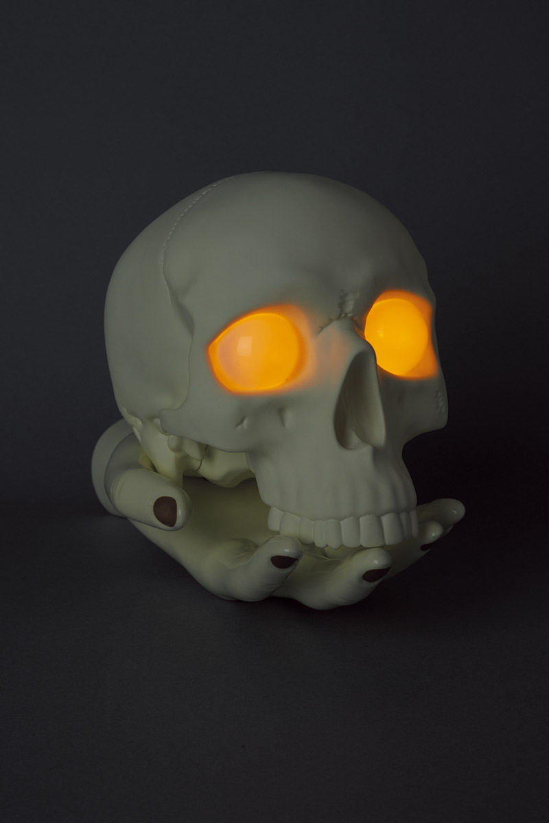 undercover-p-m-usher-spooky-season-skull-lamp-06
