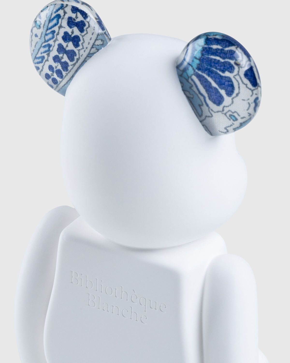 Medicom – Be@rbrick Aroma Ornament No.0 Liberty Fabrics Abbey Road Blue - Ceramics - Blue - Image 4