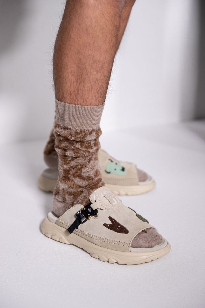 travis scott dior ss22 backstage slides