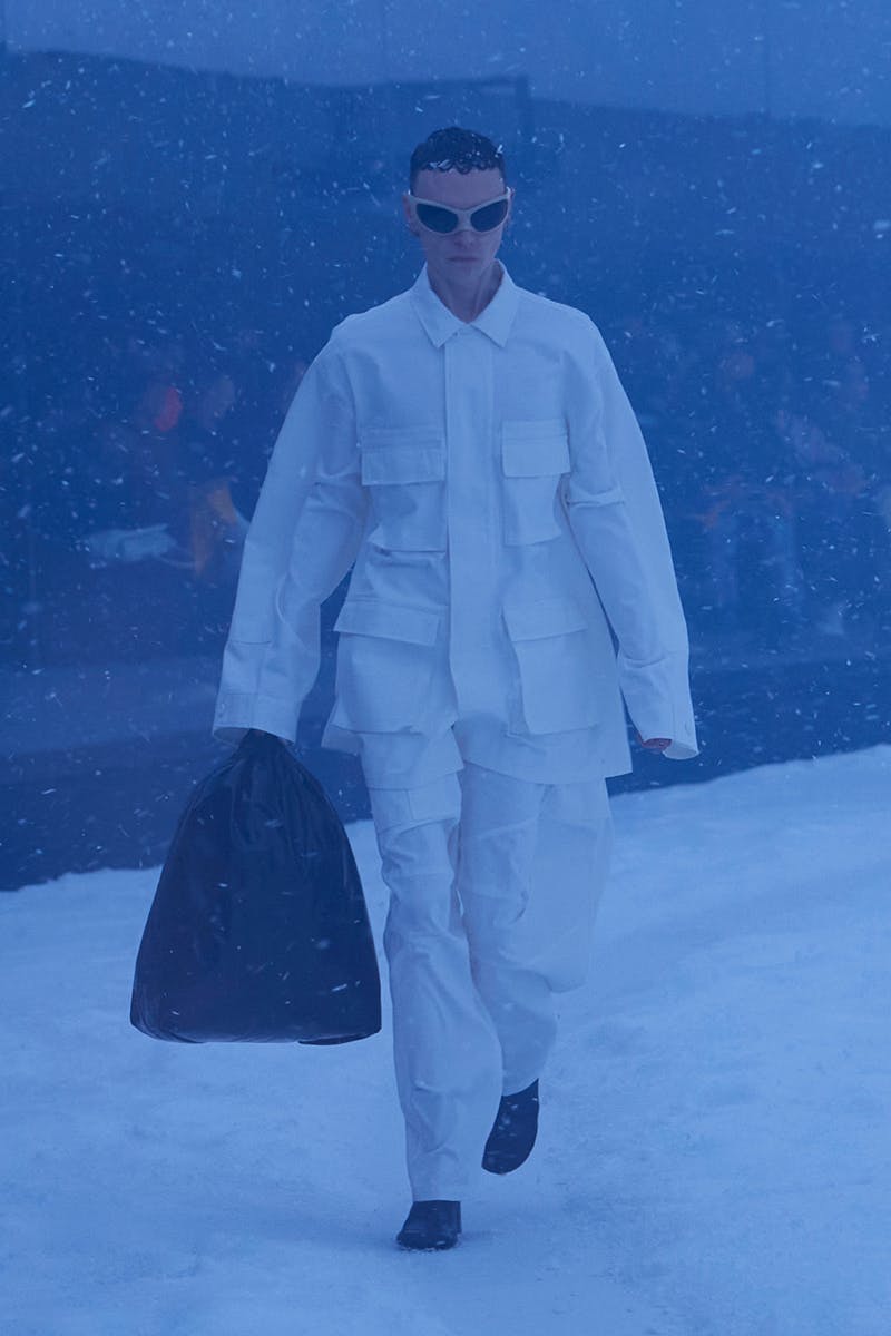 balenciaga-fw22-collection-runway-show-61