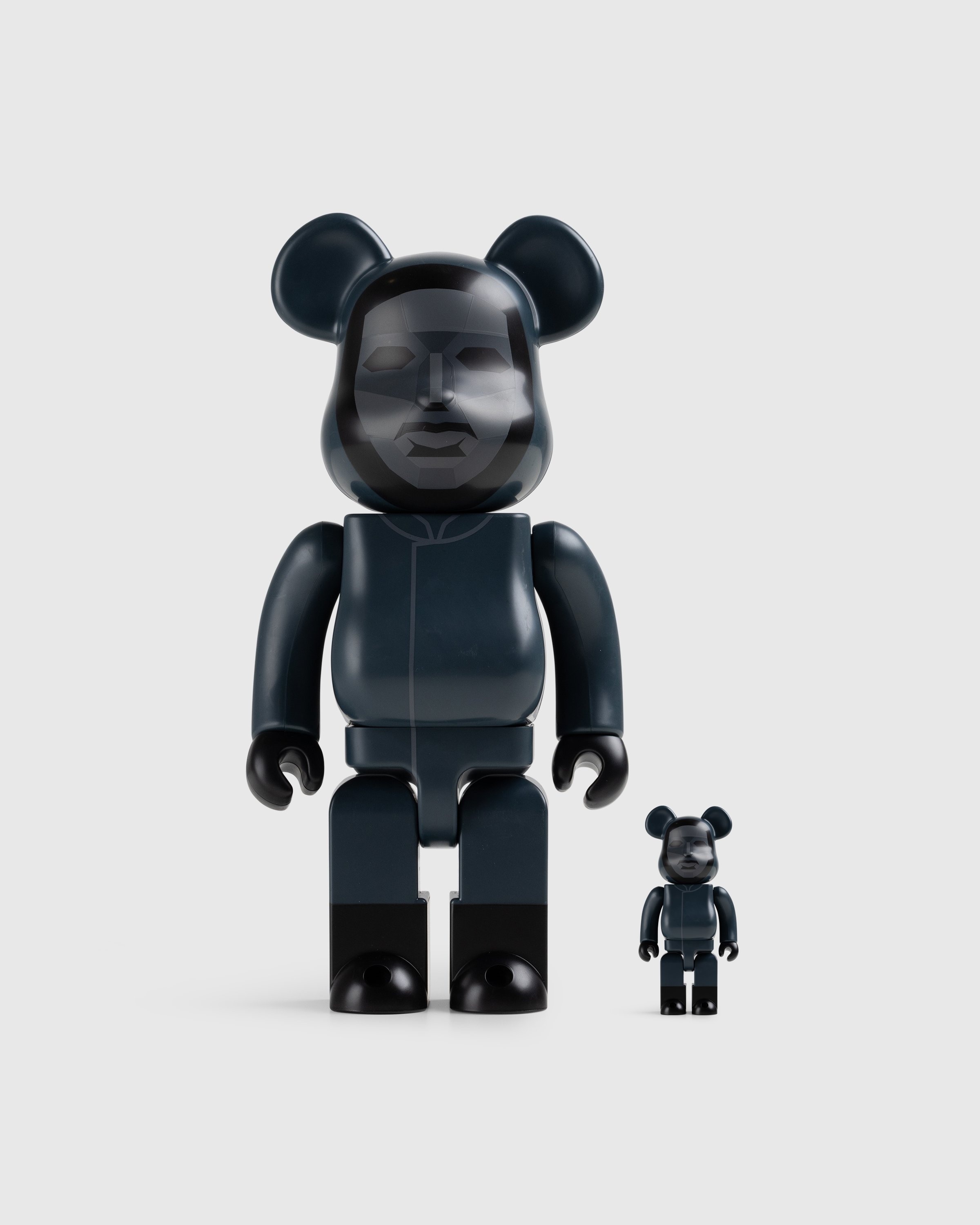 Medicom – Be@rbrick Squid Game Frontman 100% & 400% Set Multi - Art & Collectibles - Multi - Image 1