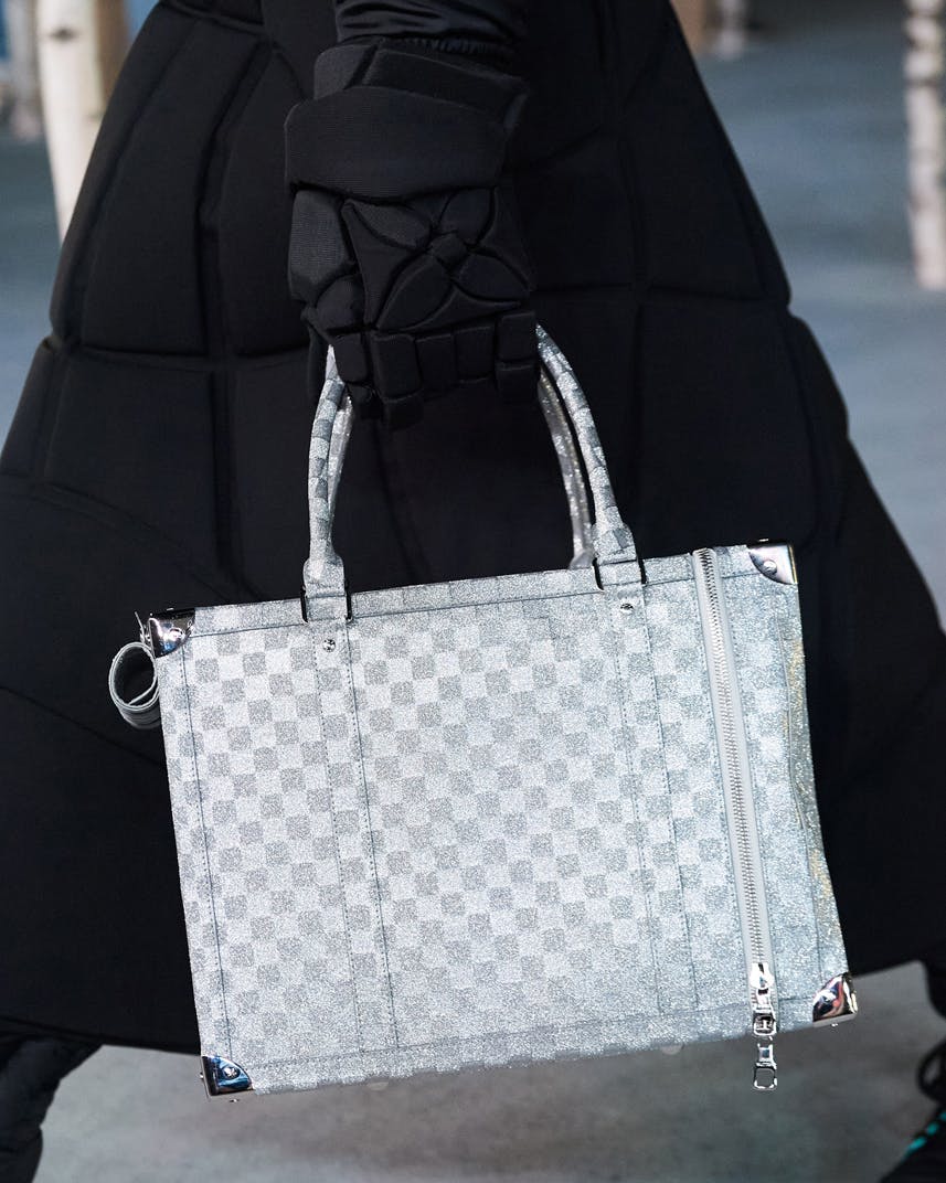 virgil-abloh-louis-vuitton-ss22-collection-details-nike (71)