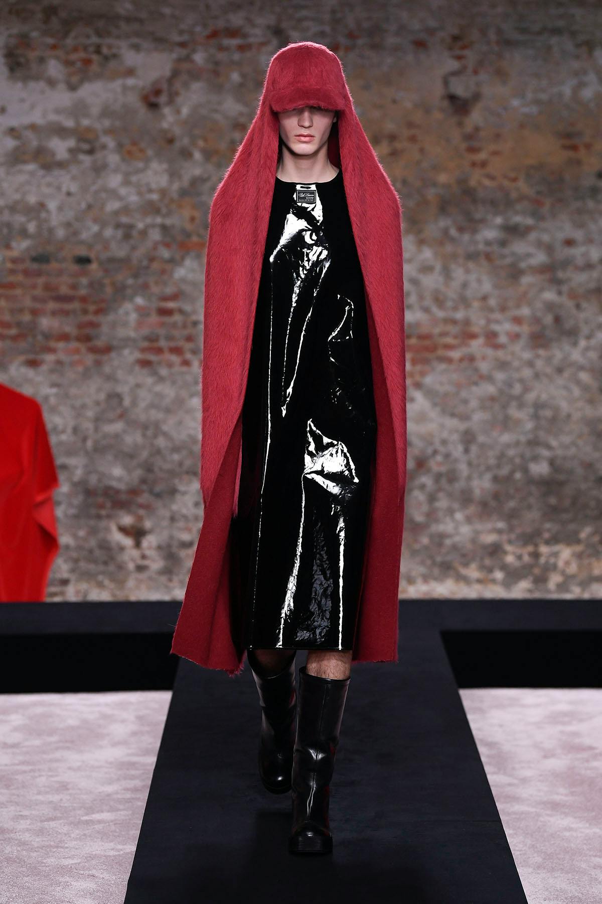 raf-simons-fw22-mens-womens-collection-01