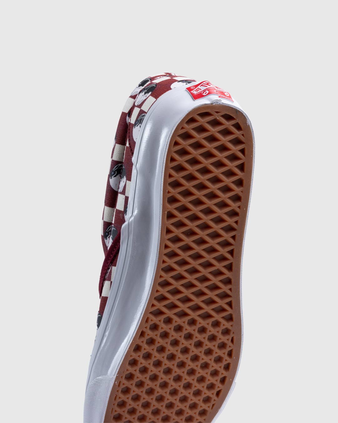 Red slip hotsell ons vans