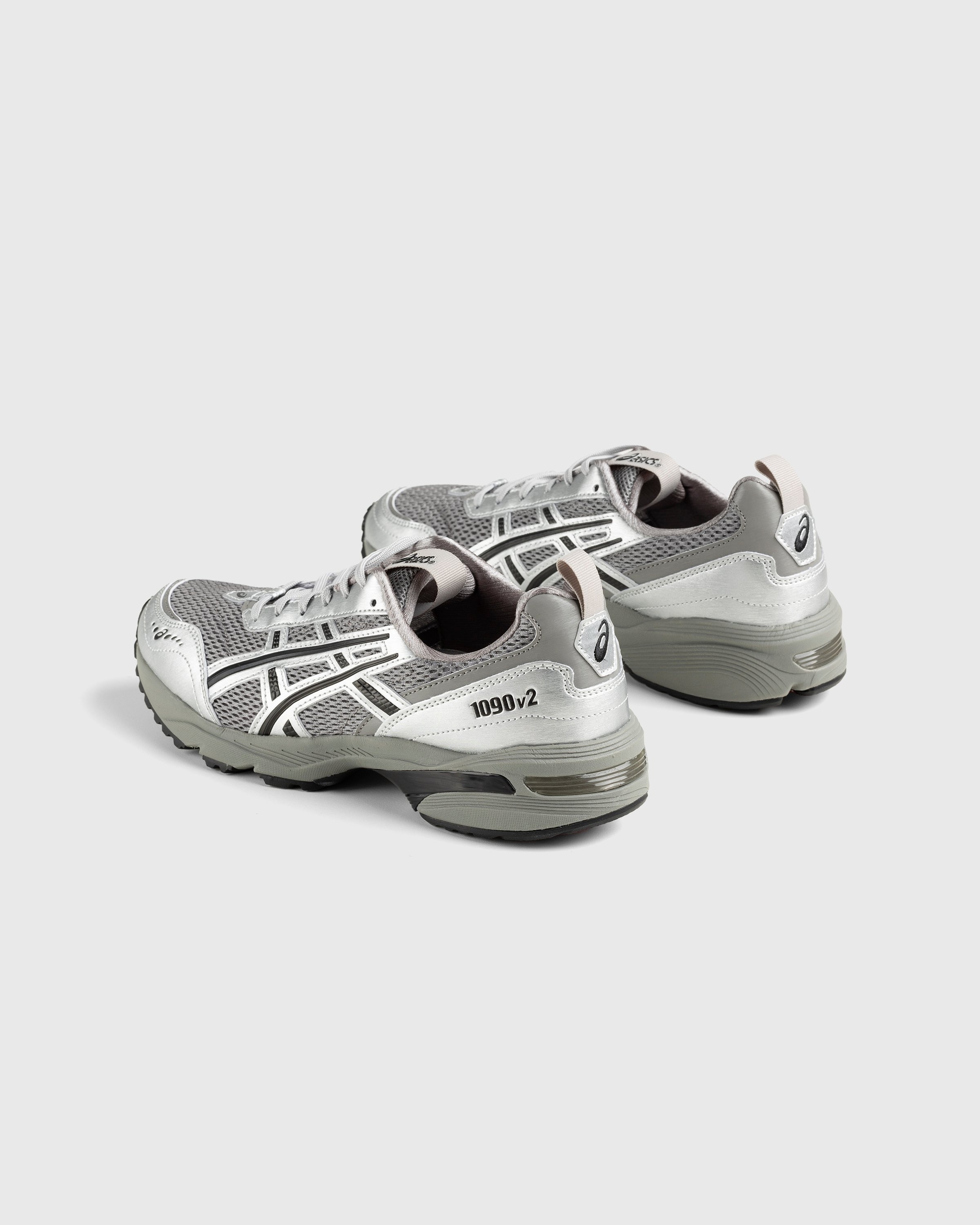 asics – GEL-1090v2 Freja Wewer Edition Silver - Low Top Sneakers - Silver - Image 4