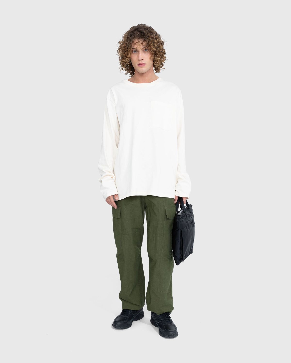 https://www.highsnobiety.com/static-assets/thumbor/D6fqfDySKB-UDQKKT1odoxN4YV4=/fit-in/1200x1500/aaba6fc7dd05e6321705-d3c8e77fedf34b64ceac1fa28b6c145b.ssl.cf3.rackcdn.com/10.18.23-Porter-Yosh-zJw1HXjy.jpg