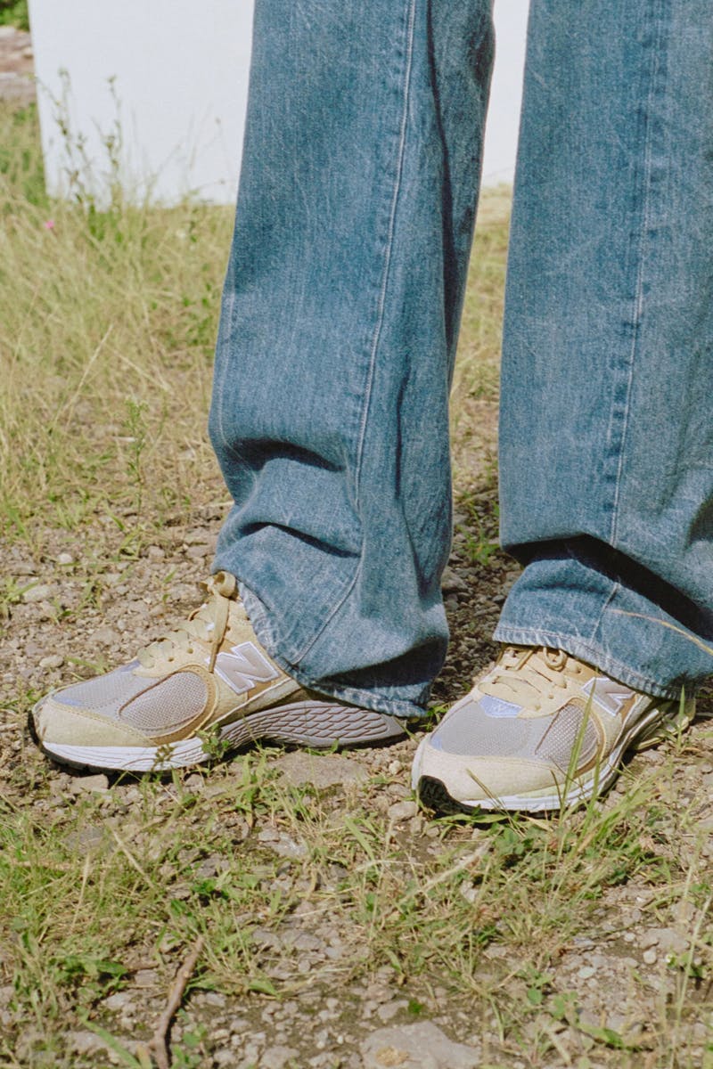 auralee-ss22-collection-new-balance-2002r (2)