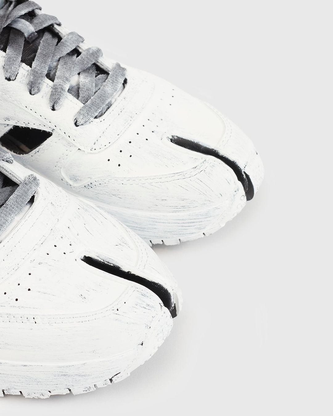 maison margiela x reebok classic leather tabi bianchetto