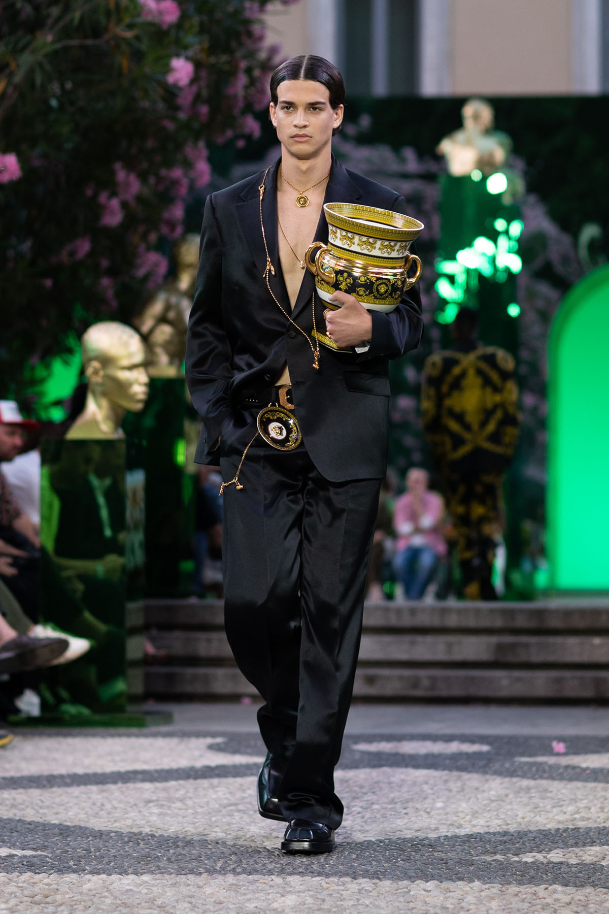versace-ss23-menswear-collection-accessories-7