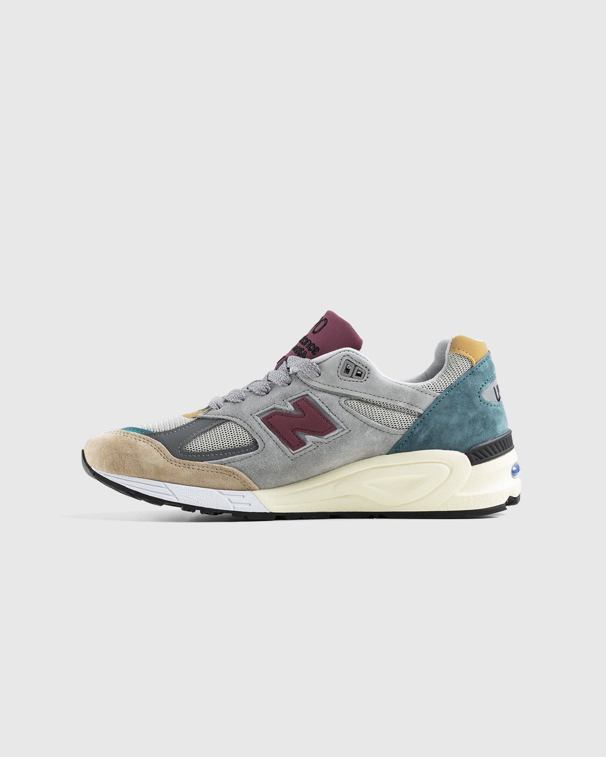 New Balance – M990CP2 Grey Multi - Low Top Sneakers - Grey - Image 2