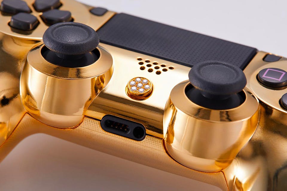 Kruis aan Eik het dossier This $14,000 Gold Controller is the Ultimate Gaming Flex