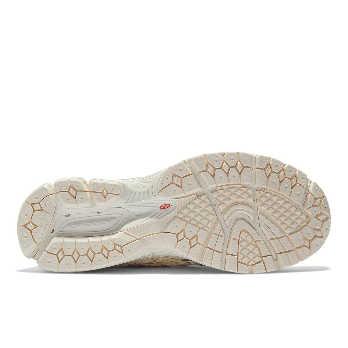 bryant-giles-new-balance-2002r-15