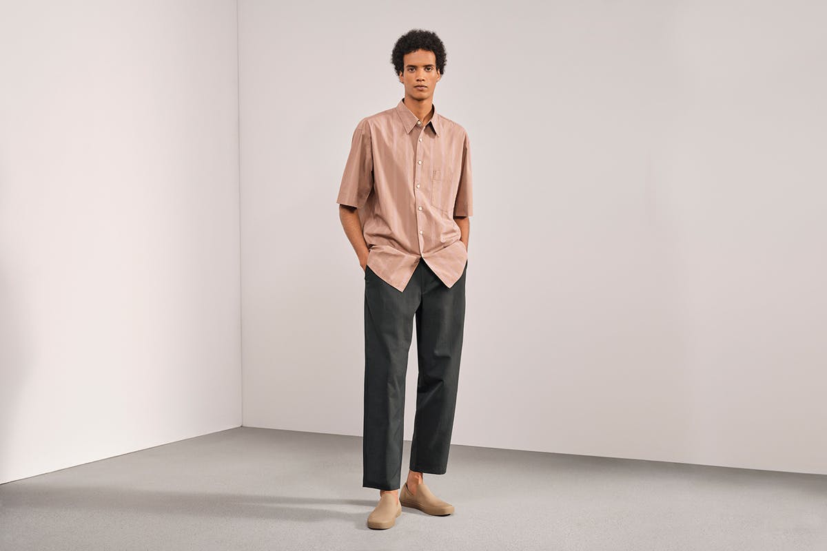 uniqlo u spring summer 2022 ss22 collection collab release date info buy cristophe lemaire menswear womenswear drop list price colorway tee shirt pants jacket shirt store list january 2022
