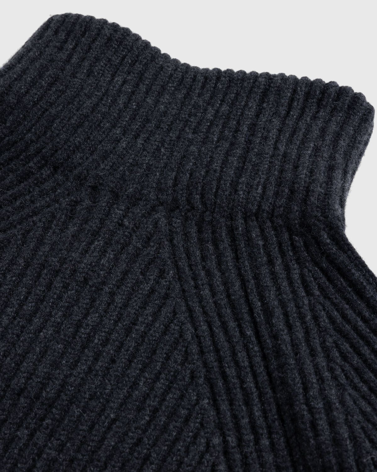 Meta Campania Collective – Michel Exaggerated Rib Cashmere Half Zip Weimaraner Grey - Knitwear - Grey - Image 6