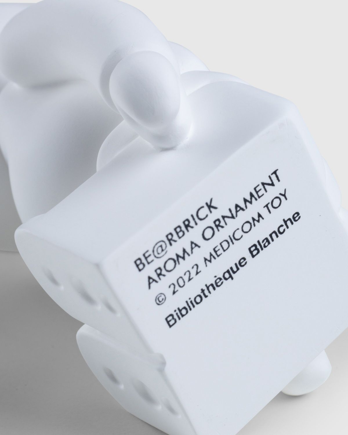 Medicom – Be@rbrick Aroma Ornament No.0 Liberty Fabrics Katie and Millie Natural - Ceramics - Beige - Image 5