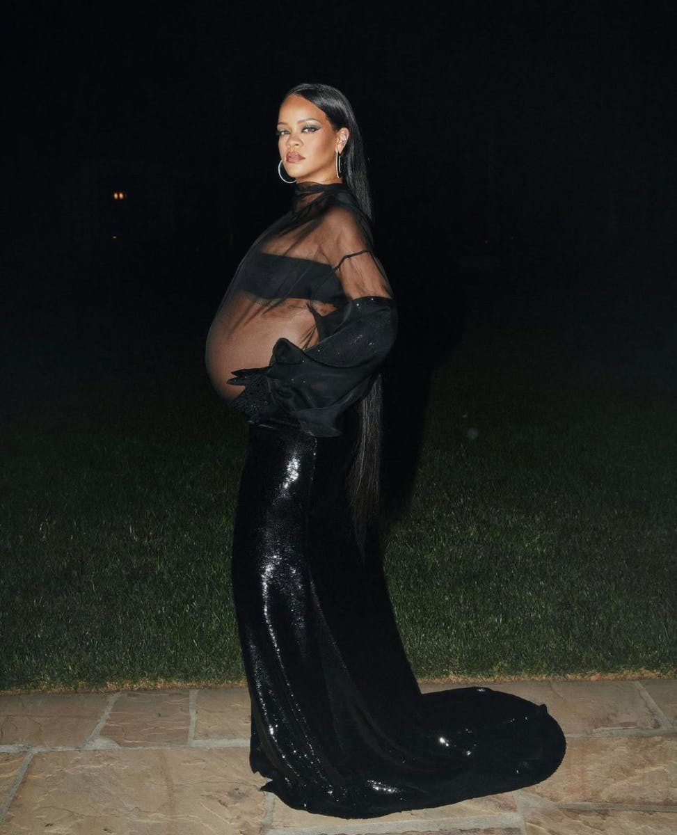 rihanna-maternity-style-looks-1