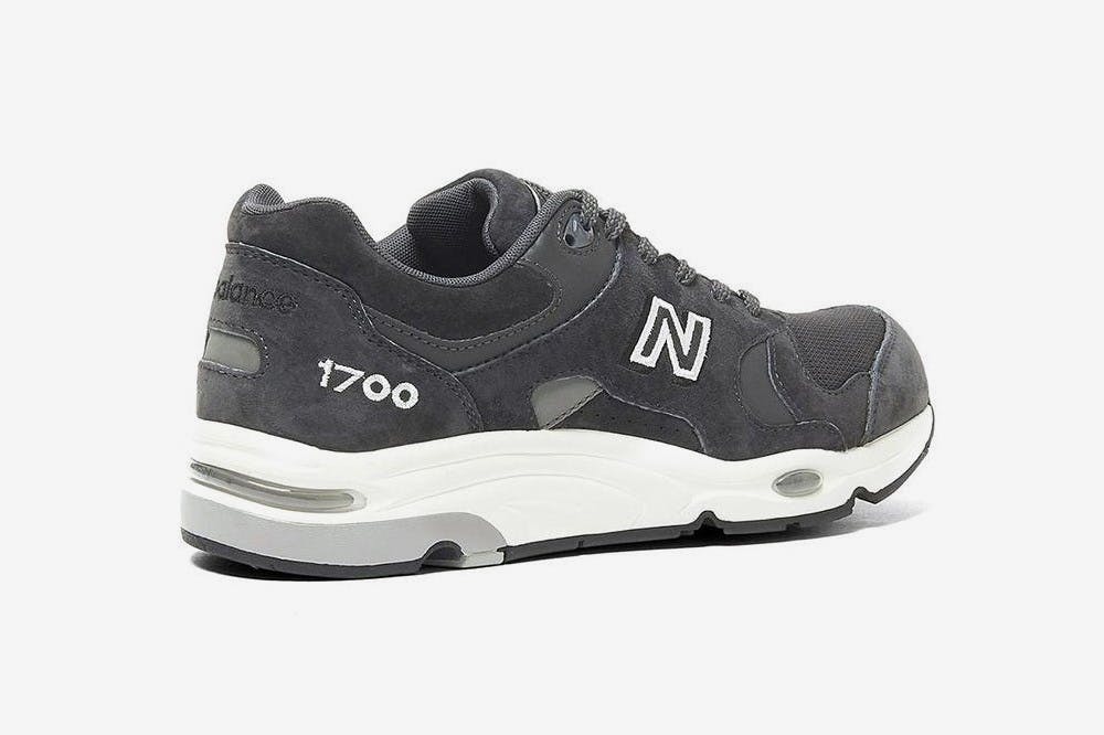 期間限定特価！☆メーカー価格より60%OFF!☆ NEW BALANCE united