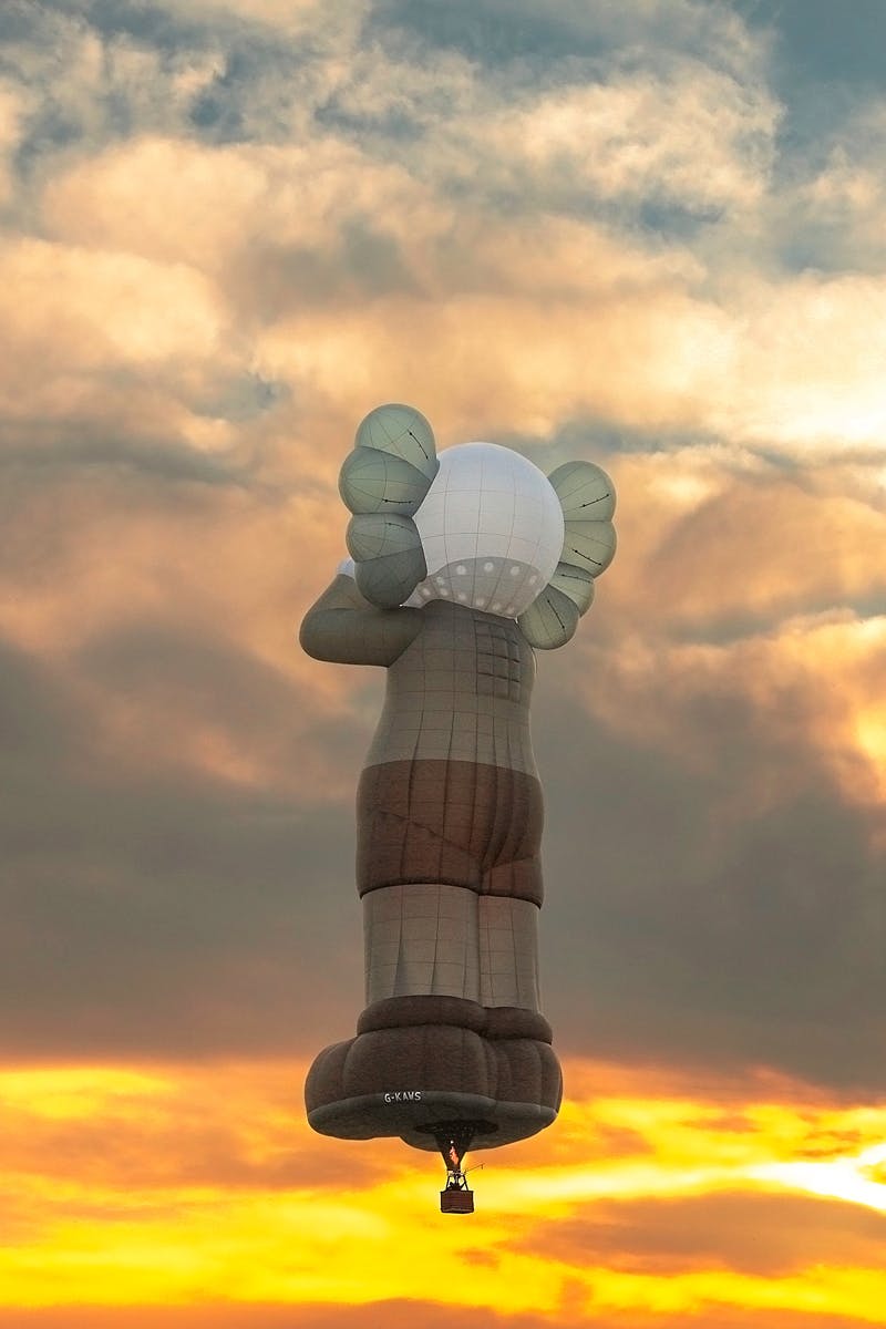 kaws-holiday-bristol-hot-air-balloon-companion (10)