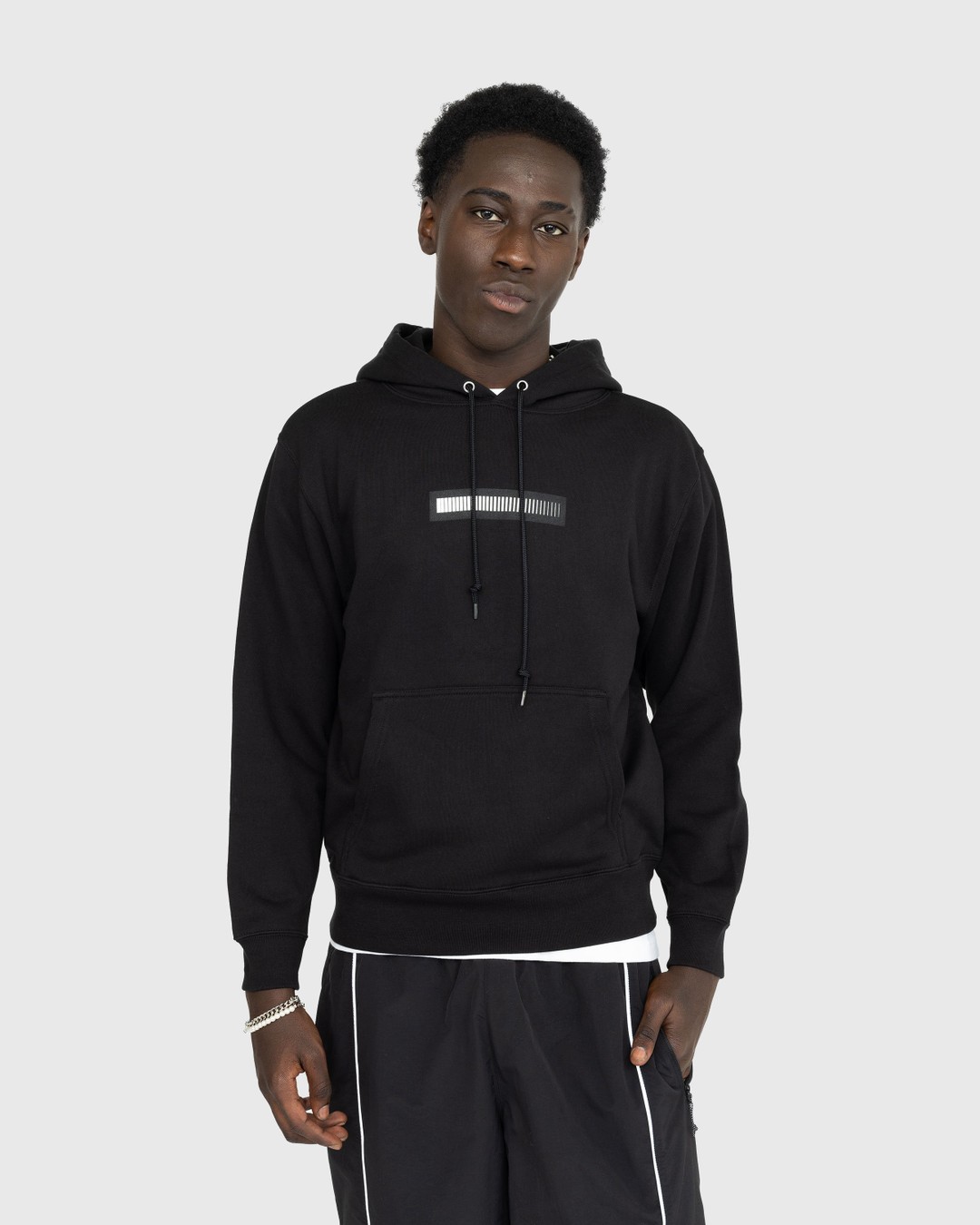 Medicom – Kosuke Kawamura The Queen Is Dead Hoodie Black - Sweats - Black - Image 2