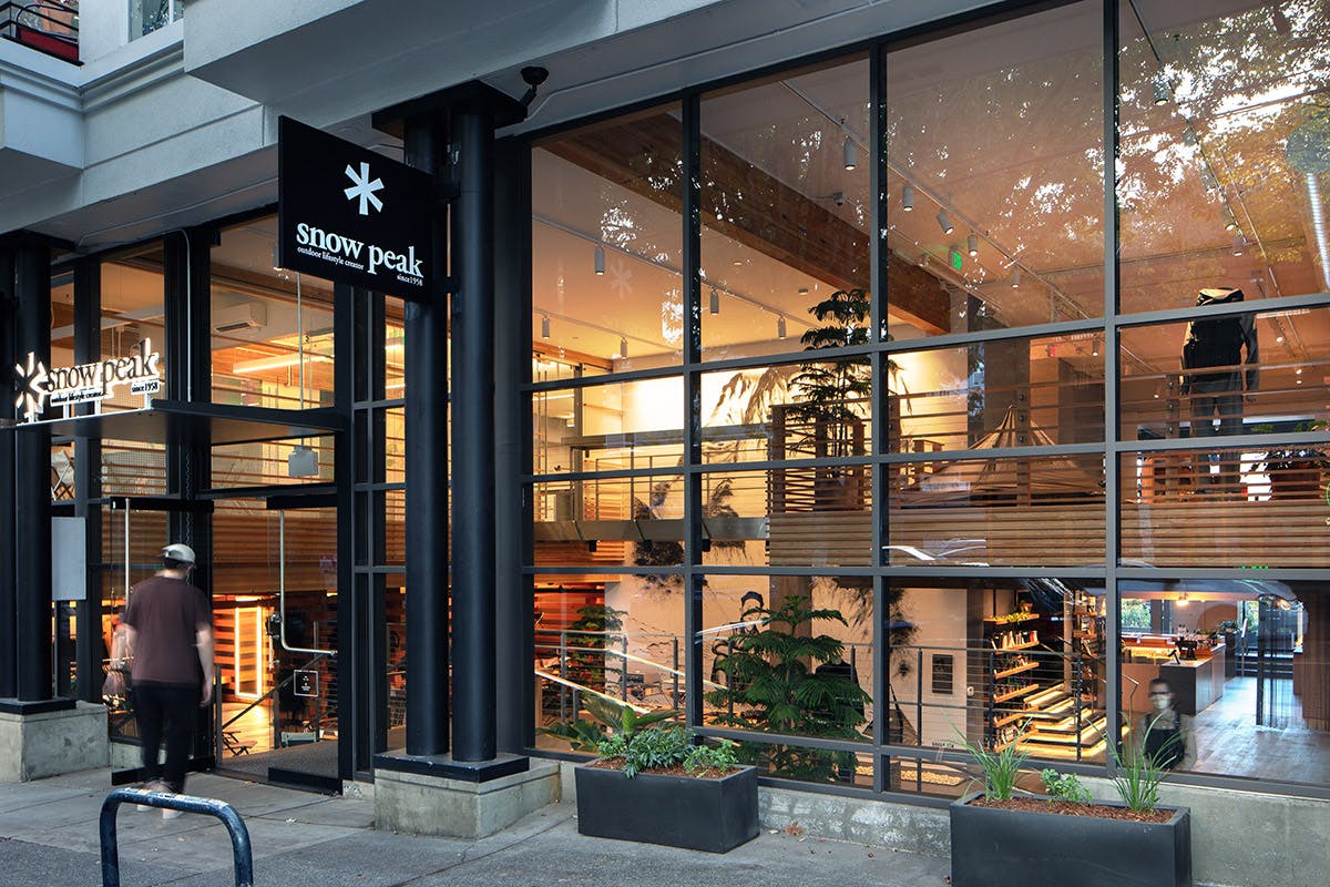 snow-peaks-first-ever-restaurant-looks-as-good-as-it-tastes-05