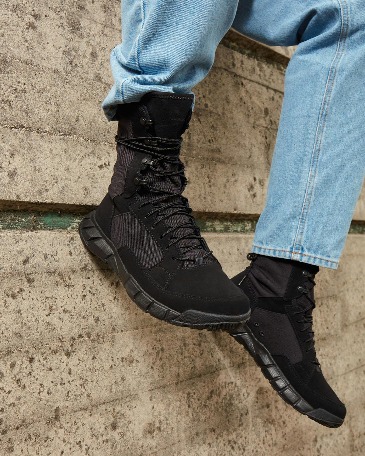New oakley boots top