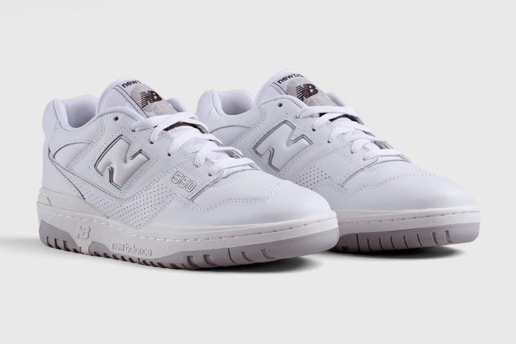 exposición gasolina ayuda New Balance's 550 in Plain White Is the World's Hottest Shoe