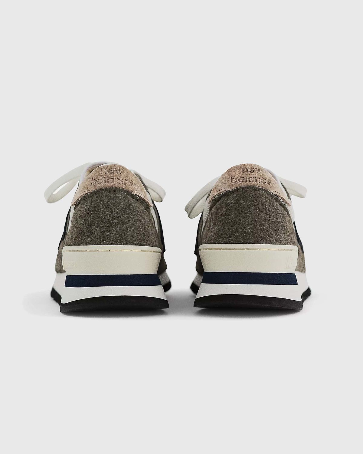 New Balance – M990WG1 Grey - Low Top Sneakers - Grey - Image 4