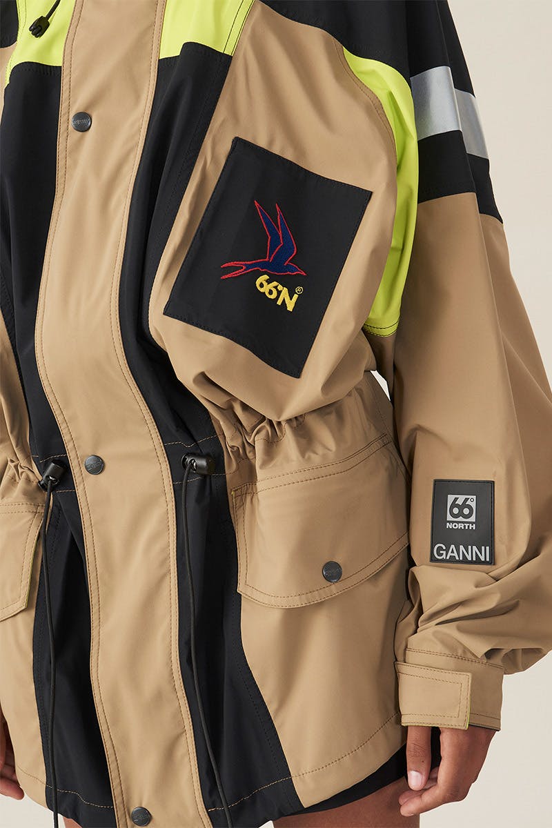 Legepladsudstyr Brug af en computer drivende GANNI x 66 NORTH Team Up on Technical Outerwear