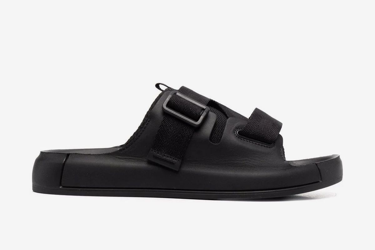 The Best Beach Shoes for Men to Buy in 2022