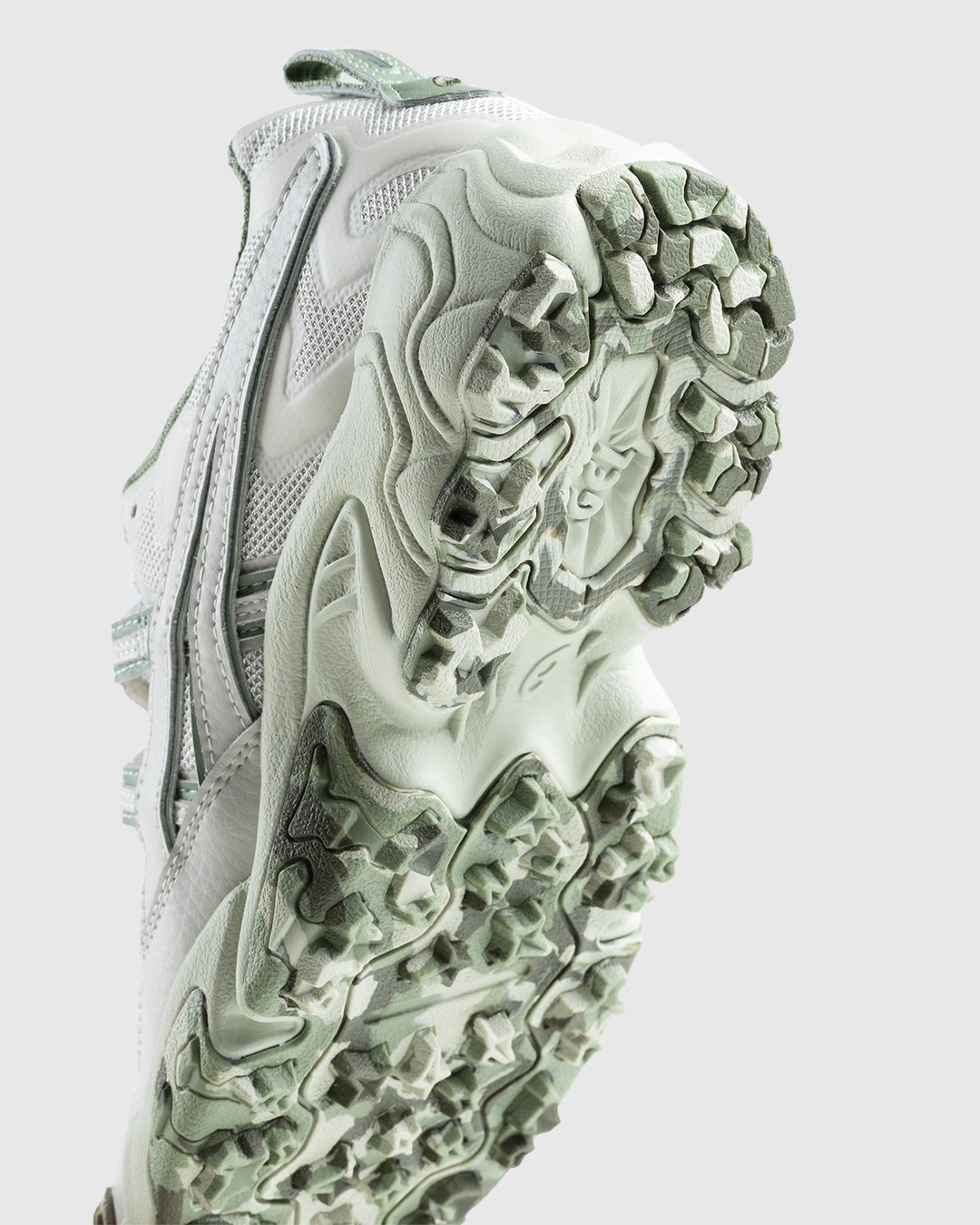 asics – Gel Nandi Smoke Grey Swamp Green - Low Top Sneakers - Grey - Image 5