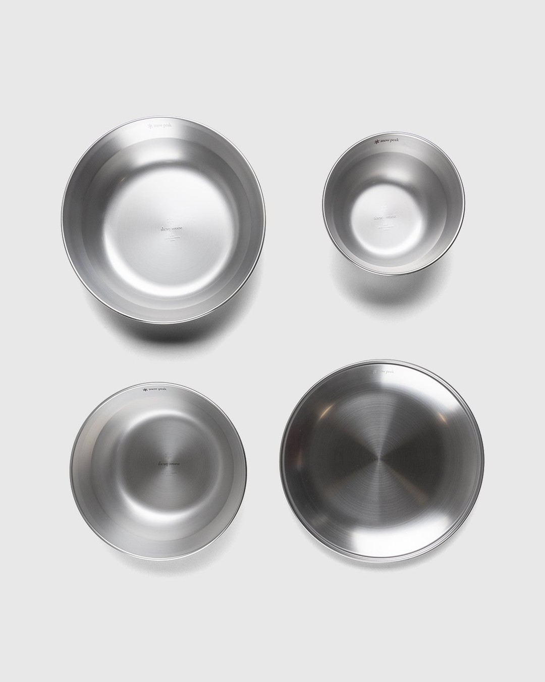 Snow Peak – Tableware Set Large Silver - Lifestyle - Black - Image 1