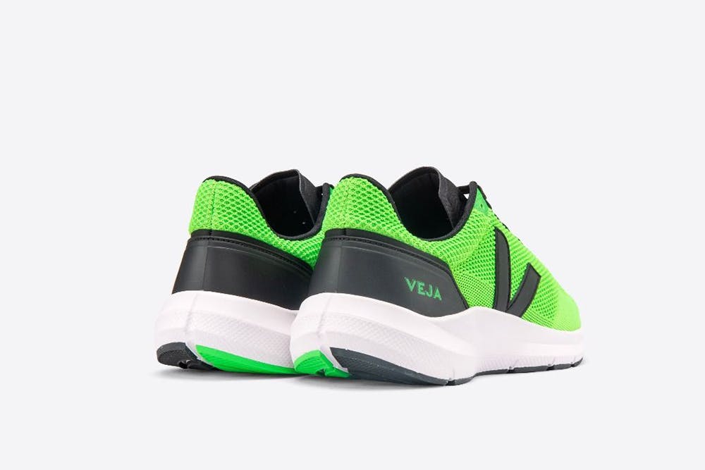 daily-sneaker-roundup-4-29-2021-1-03