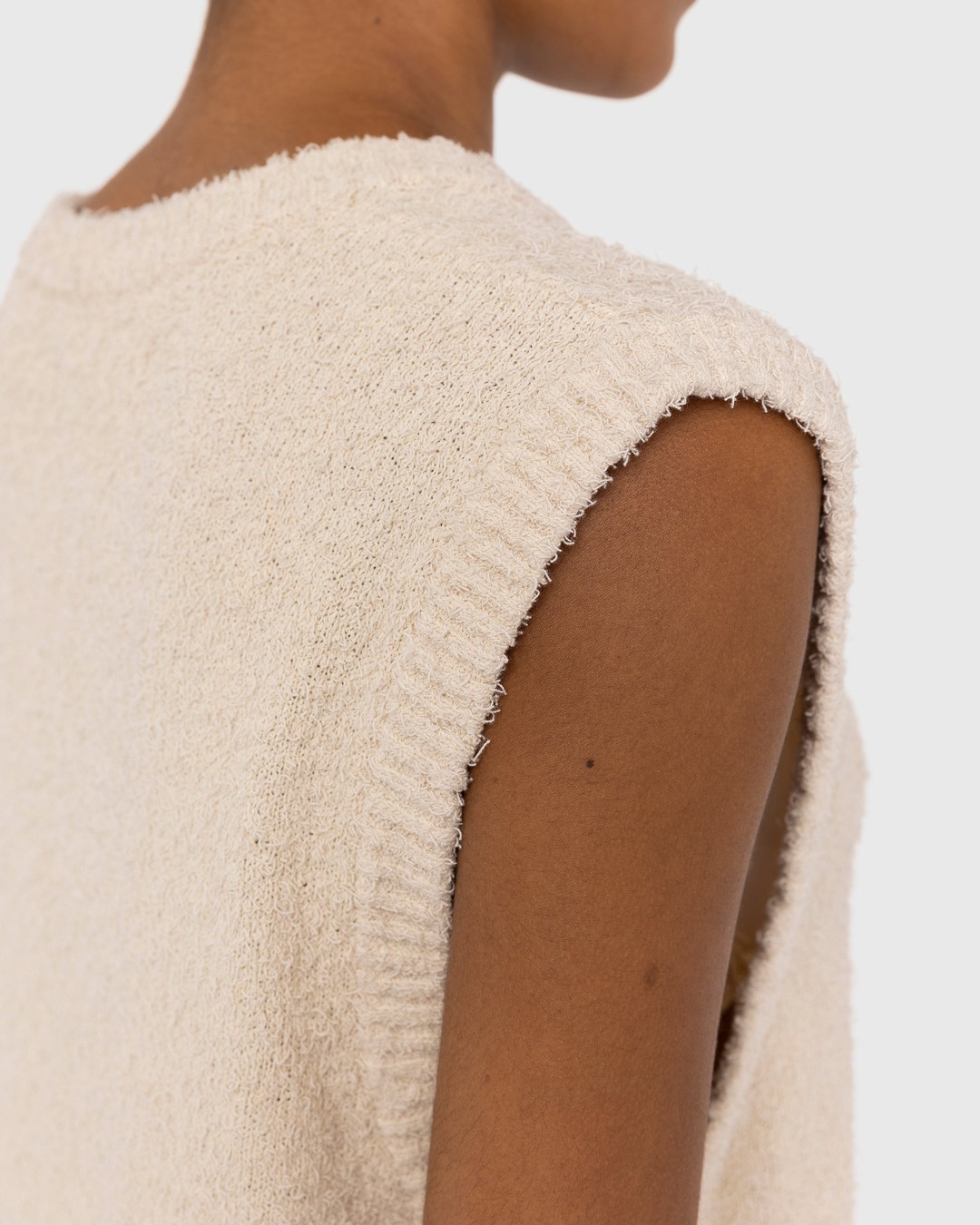 Highsnobiety – V-Neck Sweater Vest Beige - Gilets - Beige - Image 5