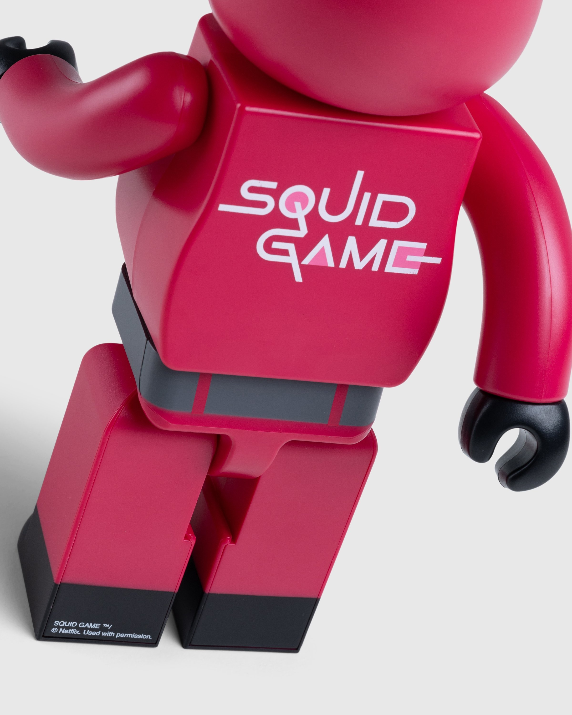 Medicom – Be@rbrick Squid Game Guard △ 100% & 400% Set Multi - Art & Collectibles - Multi - Image 5