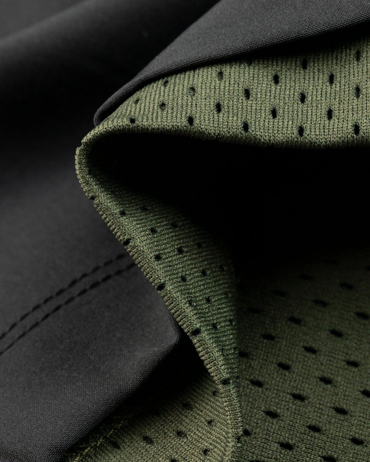 Highsnobiety – HS Sports Reversible Mesh Shorts Black/Khaki - Shorts - Green - Image 9