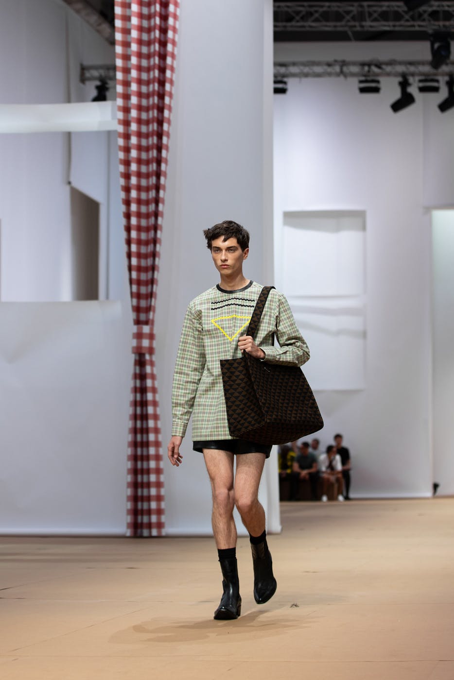 prada-ss23-menswear-runway-show-collection (21)