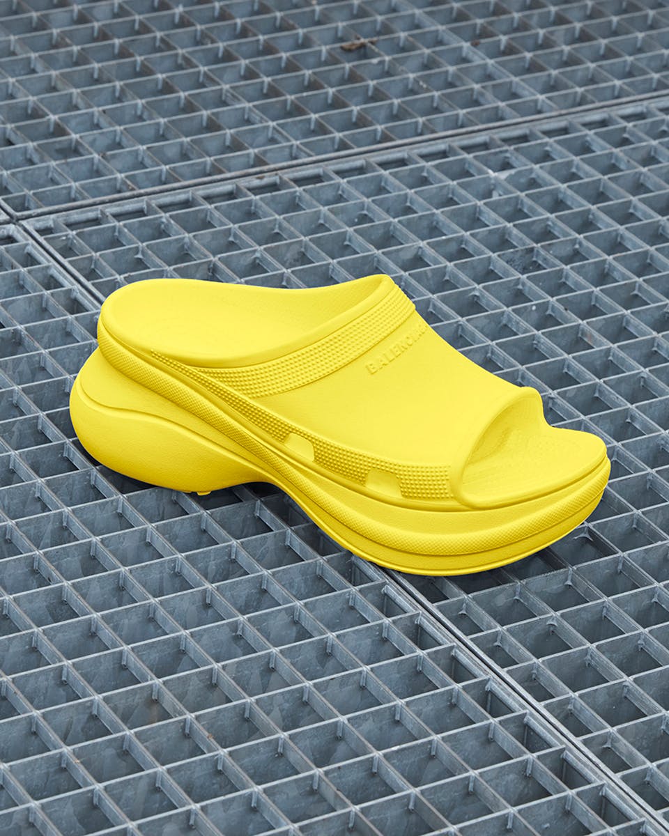balenciaga-crocs-pool-slide-sandal-buy-collab- (5)