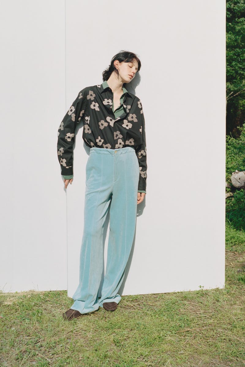 auralee-ss22-collection-new-balance-2002r (33)