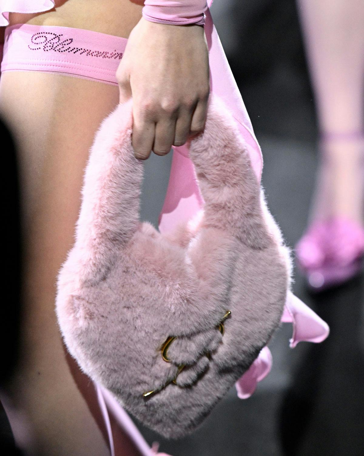 best-bags-fall-winter-2022-runway-03