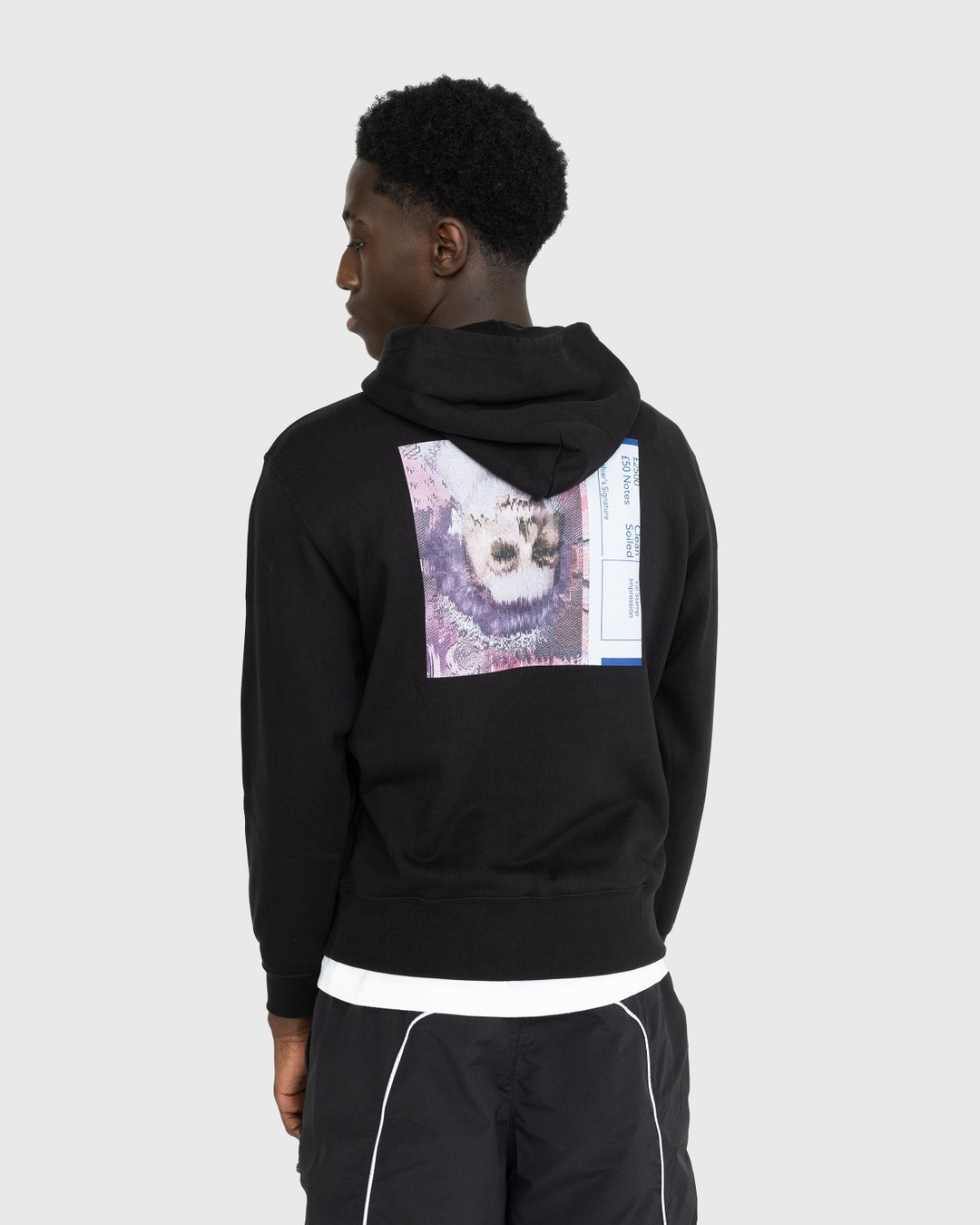 Medicom – Kosuke Kawamura The Queen Is Dead Hoodie Black - Sweats - Black - Image 3
