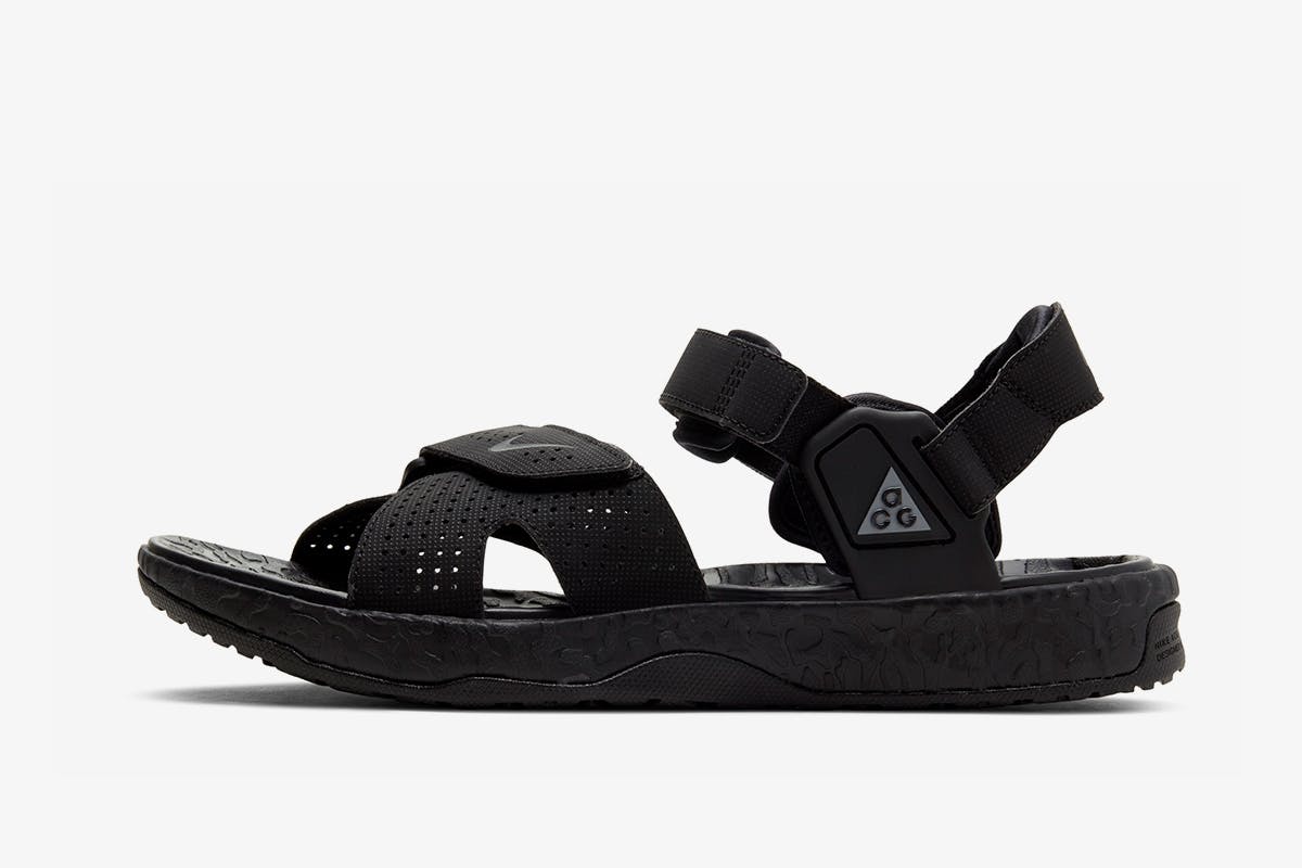 nike deschutz sandals