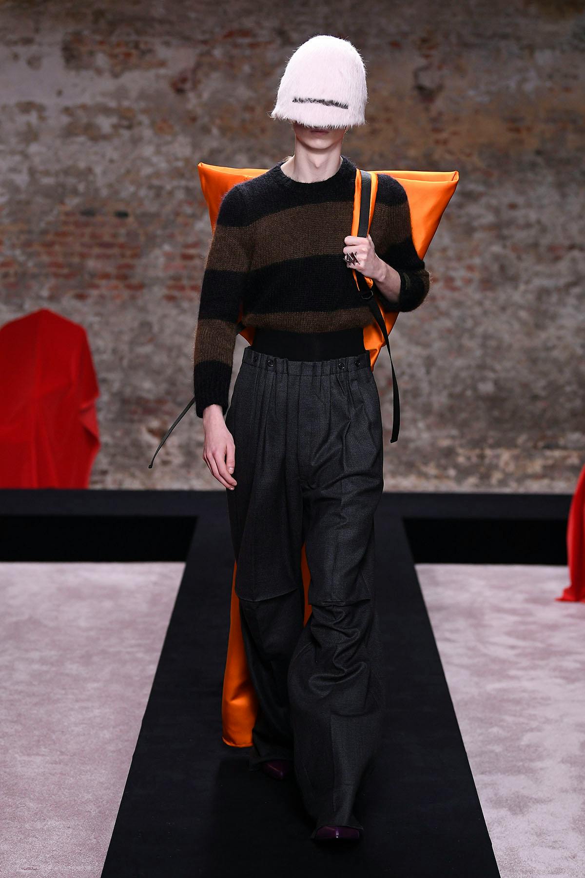 raf-simons-fw22-mens-womens-collection-17