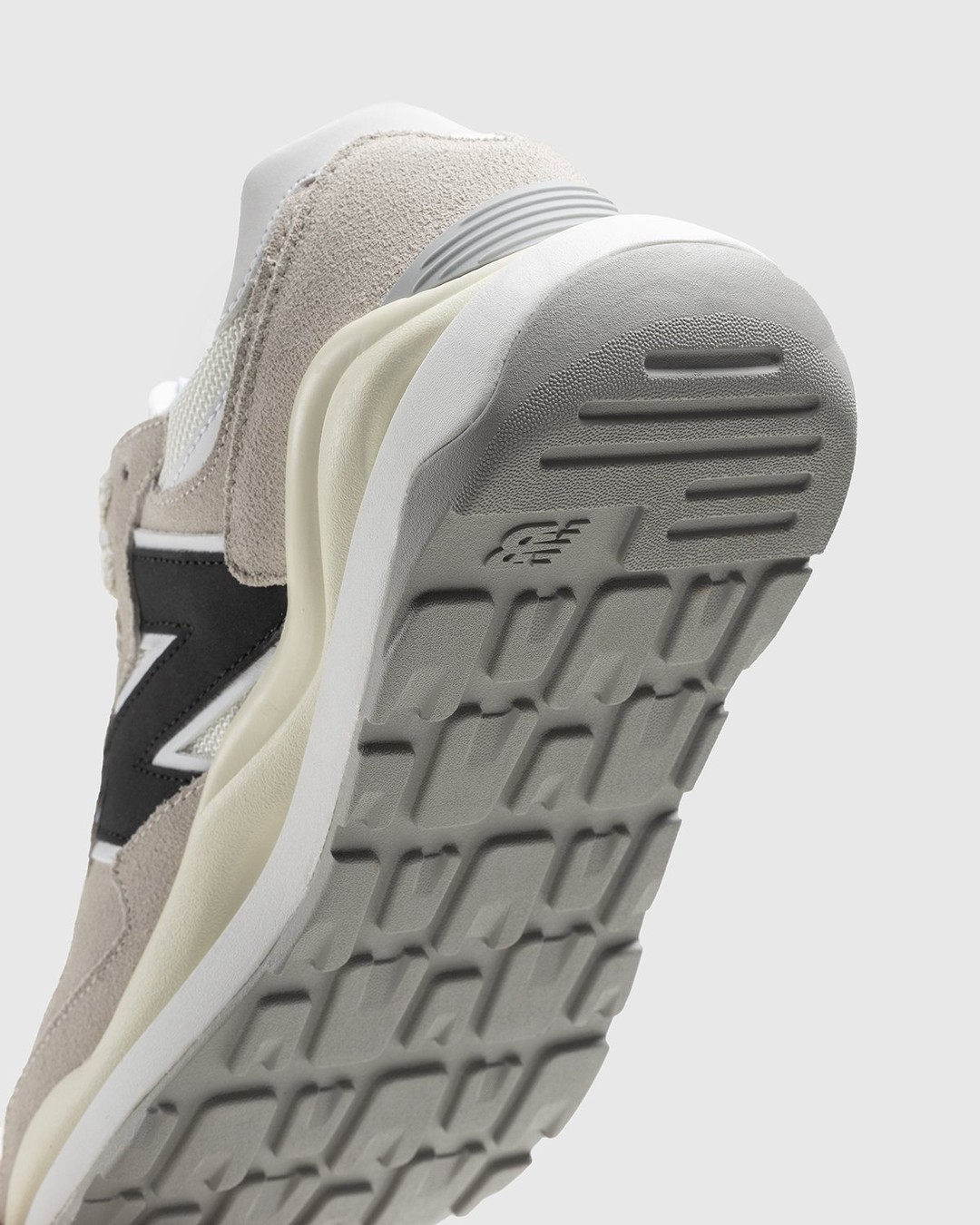 New Balance – M5740CBC Sea Salt - Sneakers - Grey - Image 6