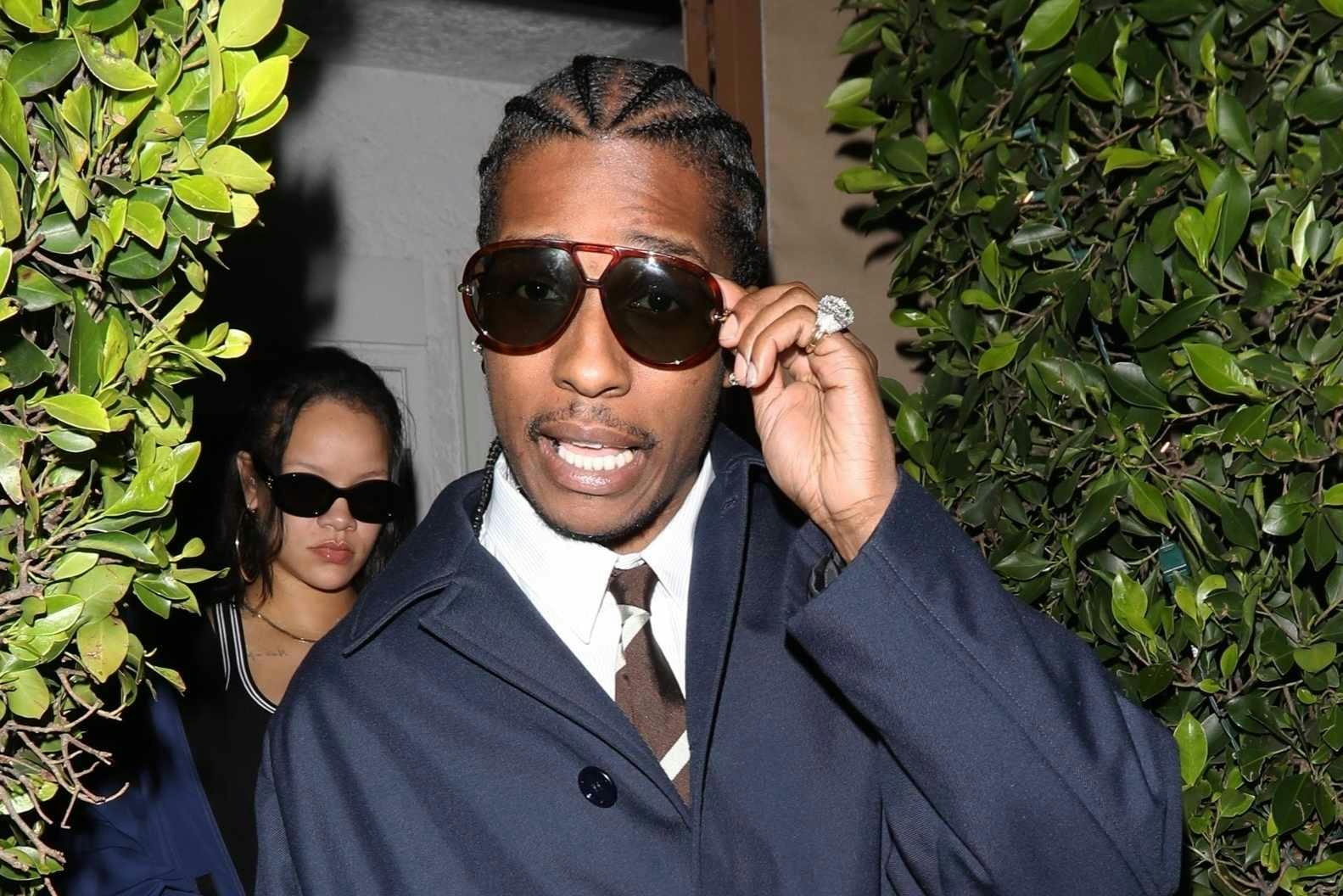 A pregnant Rihanna and ASAP Rocky dine out at the singer's favorite spot!
