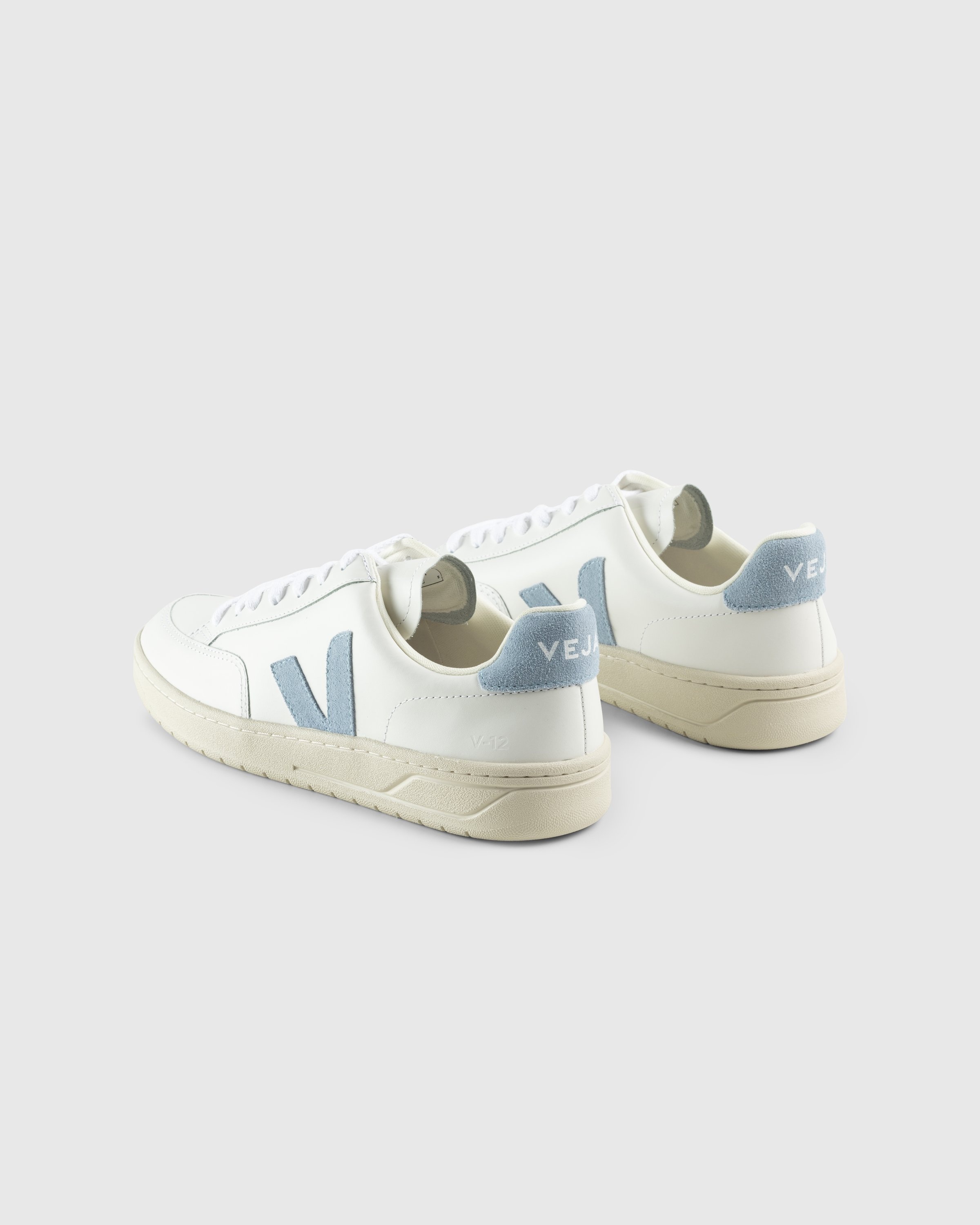Veja deals v12 leather