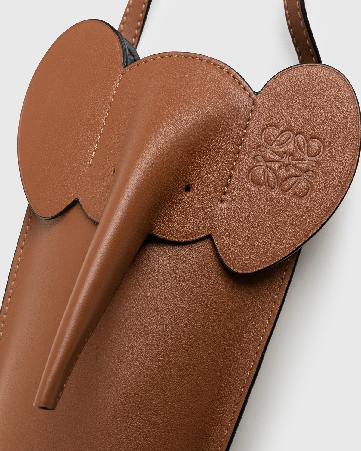 Loewe – Paula's Ibiza Elephant Pouch Tan - Shoulder Bags - Beige - Image 2