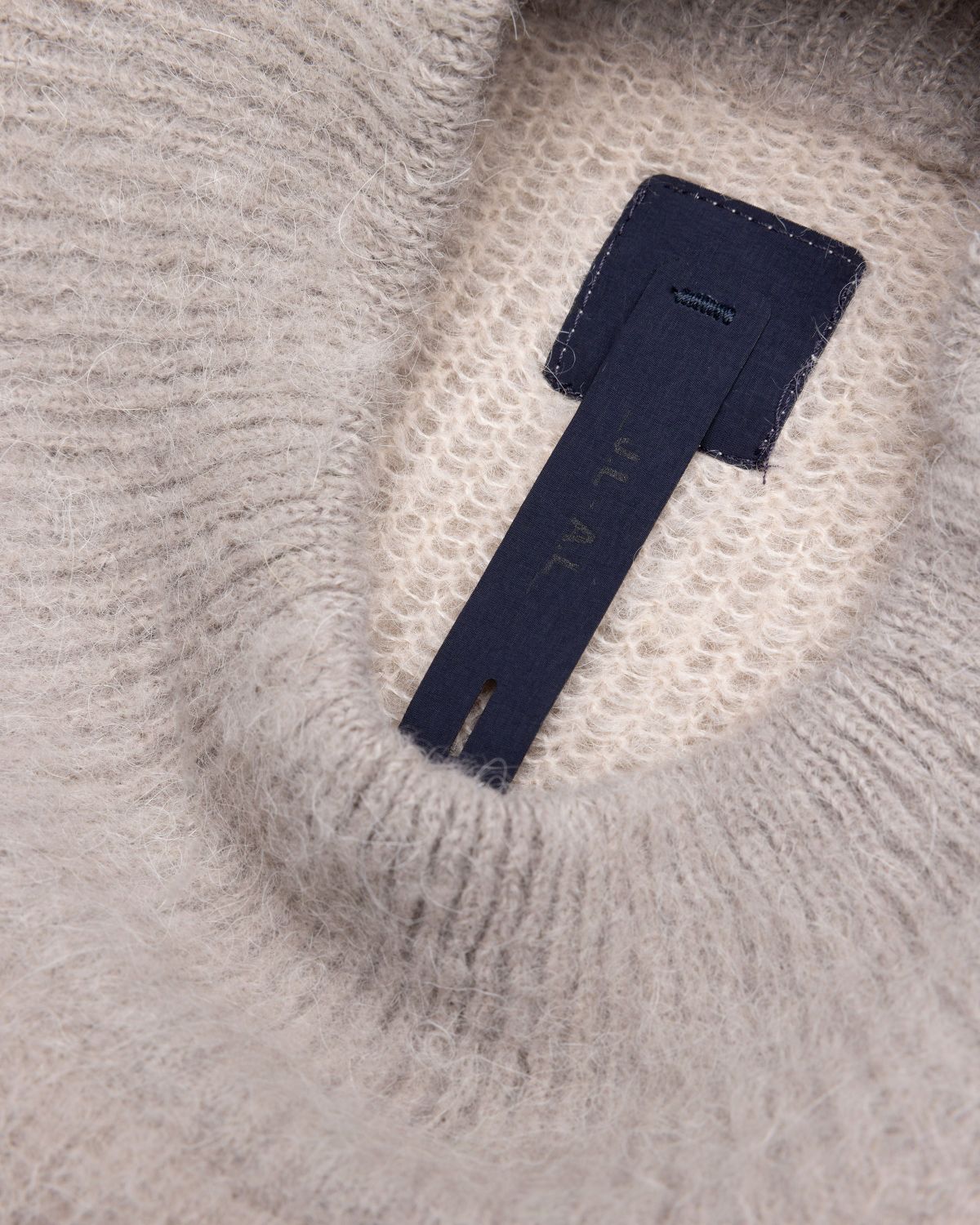 _J.L-A.L_ – Liquid Alpaca Vest Light Grey - Knitwear - Grey - Image 6