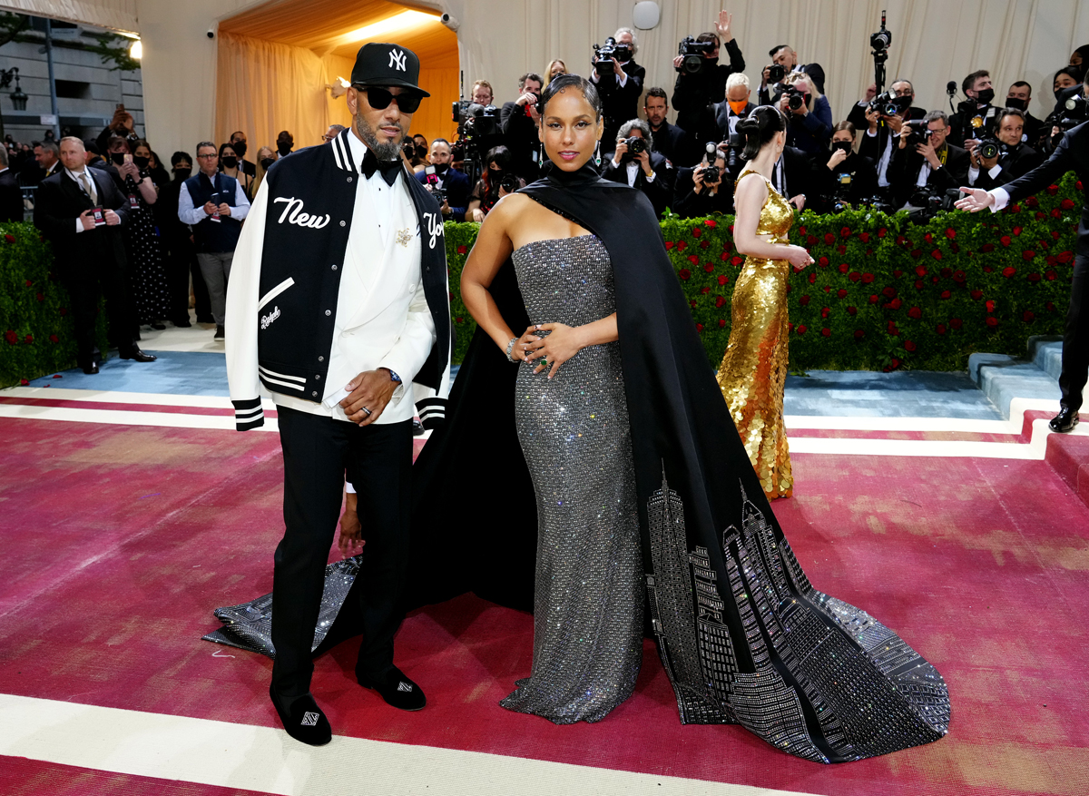 NEW YORK, NEW YORK - MAY 02: (L-R) Swizz Beatz and Alicia Keys attend The 2022 Met Gala Celebrating "In America: An Anthology of Fashion" at The Metropolitan Museum of Art on May 02, 2022 in New York City. (Photo by Jeff Kravitz/FilmMagic)