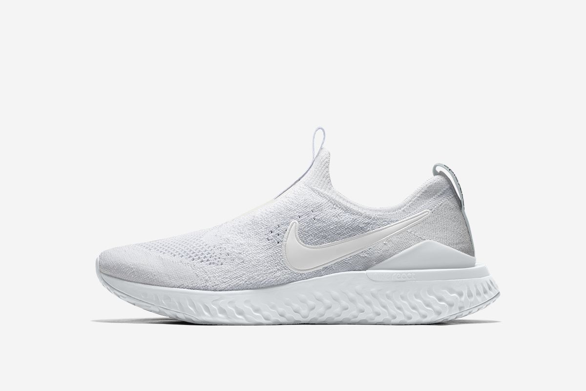 popular white nike shoes