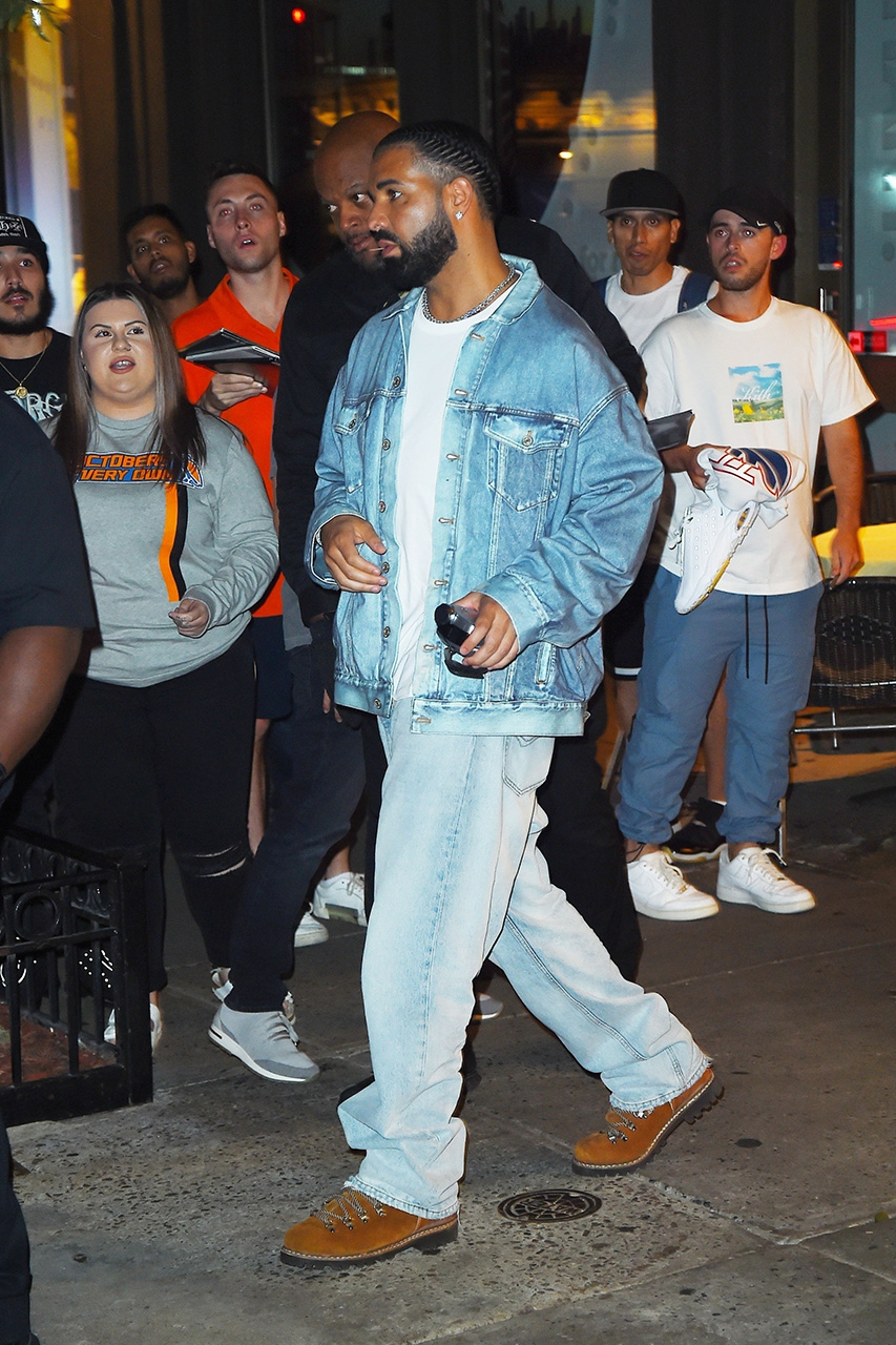 drake-double-denim-outfit-2022-001